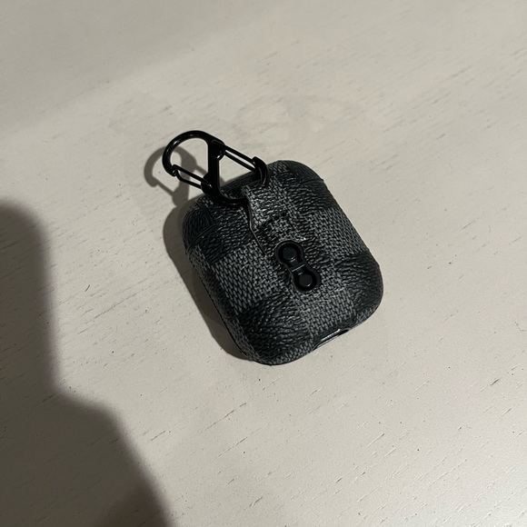 Brand New *not authentic* Louis Vuitton Apple Watch Strap & Airpod Gen 1 Case - Picture 4 of 5